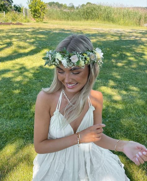 Crown Aesthetic, Spring Inspo, Flower Party, Aesthetic Pinterest, Flowers Spring, Spring Vibes, Dancing Queen, Blonde Beauty, Sweet Sixteen