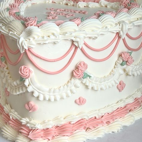 Vintage cake Birthday Cakes Pink, Pink Vintage Cake, Victorian Cakes, Cakes Pink, Bolo Vintage, Vintage Birthday Cakes, Heart Cakes, 16 Birthday Cake, Pink Birthday Cakes