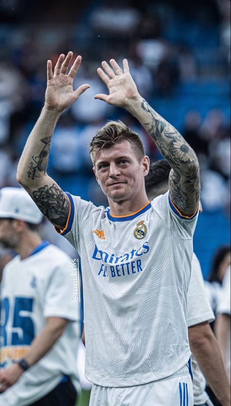 T Kroos, Toni Kross, Real Madrid Club, Real Madrid Wallpapers, Madrid Wallpaper, Powerful Inspirational Quotes, Real Madrid Players, Galaxy Pictures, Cool Anime Backgrounds