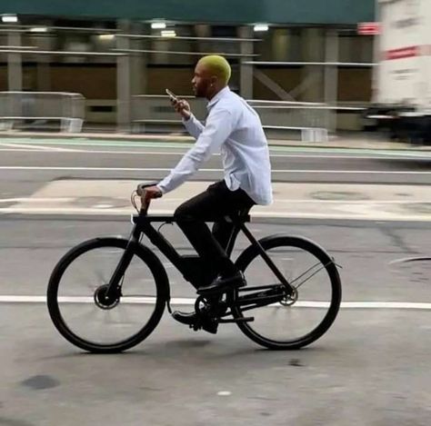 spooky mar🎃👻 on Twitter: "one thing about frank ocean is that he gonna be on that bike and phone😭… " Frank Ocean Wallpaper, Ocean Outfits, Riding Bike, Boys Don't Cry, Steve Lacy, Ocean Fashion, Ocean Wallpaper, Ocean Vibes, Frank Ocean