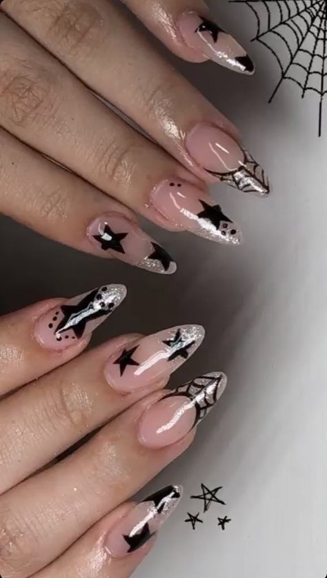 Star Nails Y2k Almond Shape, Goth Y2k Tattoo, Spider Aesthetic Clothes, Star Nails Acrylic Y2k Almond, Y2k Nails Halloween, Halloween Star Nails, Cute Spider Nails, Y2k Nails Acrylic Stars, Prom Nails Stars