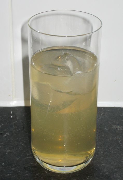 Following a number of requests for Bitter Lemon recipes, I decided to have a go at making one myself. So what is Bitter Lemon? Essentially, it is tonic water with an added element of lemon; often t… Bitter Lemon Recipe, Easy Asparagus Recipes, Bitters Recipe, Lemon Recipe, Fruit Cup, Bitter Lemon, Lemon Syrup, Lemon Drink, Easy Asian