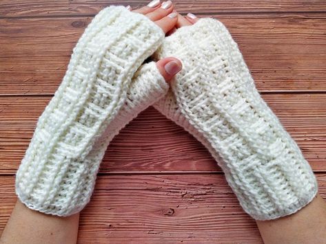 amigurumi inspiration | Crochet fingerless gloves for women | Facebook Arm Warmers Tutorial, Crochet Golf Club Covers, Fingerless Glove Pattern, Crochet Golf Club, Crochet Fingerless Gloves Pattern, White Fingerless Gloves, Uk Crochet Terms, Quick Easy Crochet, Fingerless Gloves Pattern