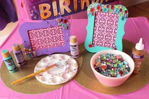 Shimmer and Shine Birthday Bash | CatchMyParty.com Shimmer And Shine Birthday Party, Shimmer And Shine Party, Shine Birthday Party, Shimmer And Shine Birthday, Aladdin Birthday Party, Camping Theme Birthday, Aladdin Party, Jojo Siwa Birthday, Jasmine Birthday