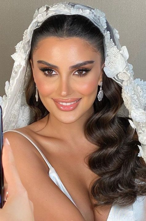 Bridal Makeup Middle Eastern, Lebanese Bride Hairstyle, Arab Bride, Glam Bride Makeup, Vintage Makeup Looks, Natural Glam Makeup, Glam Bride, Hollywood Hair, Bridal Hair Inspiration