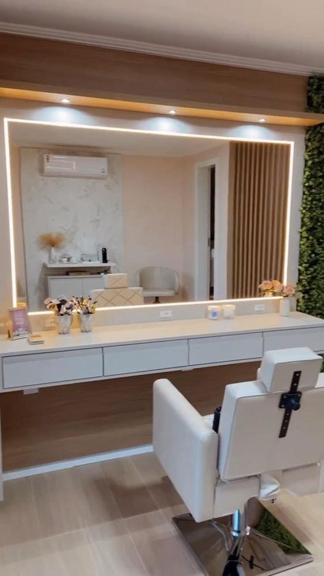 Make Up Studio Interior, Salon Mirror Ideas, Makeup Studio Decor Interior Design, Makeup Studio Interior, Mua Studio, Parlour Design, Beauty Shop Decor, Studio Plan, Makeup Studio Decor