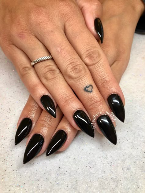 Black Stiletto Gelx Nails Cute Short Sharp Nails, Goth Stelito Nails, Short Sharp Nails Design, Nail Inspo Short Stilleto, Steletoes Nails Short, Medium Stelito Nails, Stiletto Heart Nails, Black Nails Ideas Stiletto, Black Stelito Nails