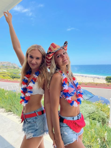 Things To Do For The Fourth Of July, Fourth Of July Matching Outfits, 4th Of July Cute Outfits, Fourth Of July Cowgirl Hat, Four Of July Outfits, Fourth Of July Outfit Inspiration, 4th Of July Boat Outfit, Fourth Of July Lake Outfits, 4th Of July Cowgirl Hat