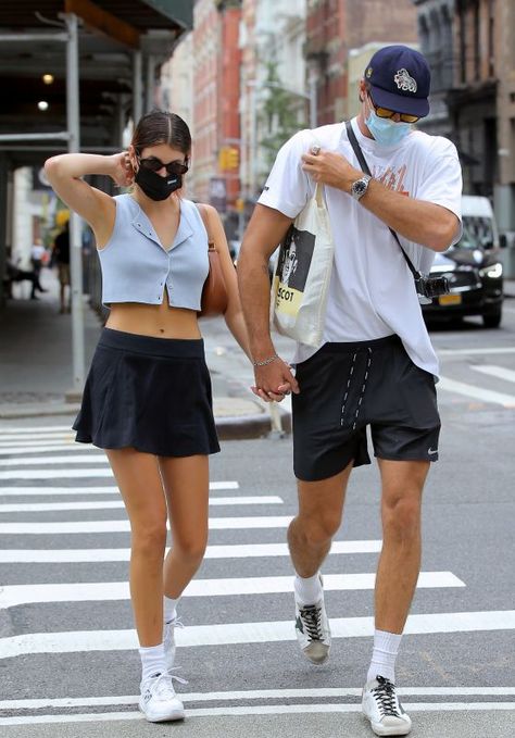 Kaia Gerber and Boyfriend Jacob Elordi in NYC 09/11/2020 Sporty Outfits Men, Golden Goose Sneakers Outfit, Kaia Gerber Style, Jacob Elordi, Mens Summer Outfits, Mens Casual Outfits Summer, Kaia Gerber, Celebrity Street Style, Men Fashion Casual Outfits