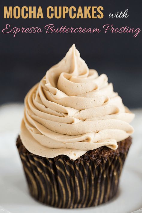 Mocha Cupcakes with Espresso Buttercream Frosting Espresso Buttercream Frosting, Layer Cake Au Chocolat, Espresso Buttercream, Mocha Cupcakes, Italian Espresso, Making Coffee, Torte Cupcake, Cake Chocolat, Salty Cake