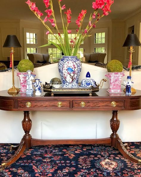 Traditional with a Touch of Glam - The Glam Pad Small Foyer, Georgian Interiors, British Colonial Decor, Chinoiserie Decorating, Grand Millennial, Room Design Inspiration, English Decor, Blue White Decor, Entry Tables