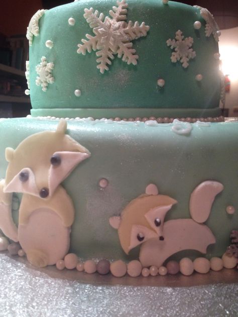 Emily's baby shower - Winter cake white fox and snow Arctic Fox Birthday Cake, Arctic Fox Cake, Fox Birthday Cake, Fox Cake, Snow Party, Fox Party, Elf Pets, Fox Birthday, Cake White