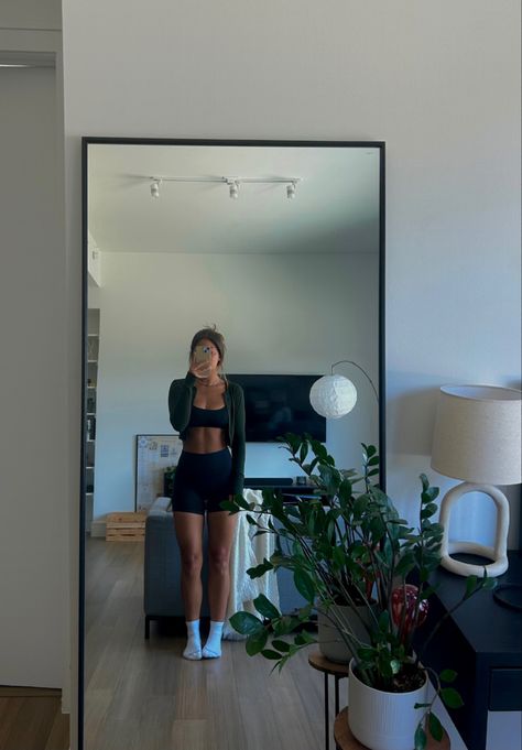 lulu wunder train shorts, gap body bralette 🧍🏽‍♀️#lululemon #inspo Gymwear Outfits, Wunder Train, Cute Gym Outfits, Gym Fits, Workout Fits, Fitness Inspiration Body, Healthy Girl, Healthy Lifestyle Inspiration, Gym Inspiration