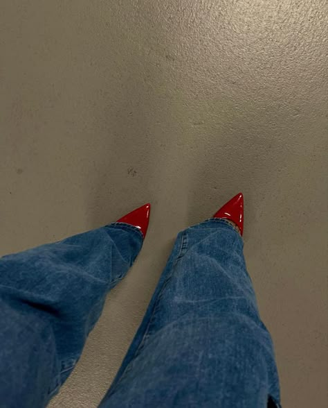 Red Heels Aesthetic, Red Heels Outfit, Jeans Inspiration, Bridal Stylist, High Heels Outfit, Heels Aesthetic, Bead Charms Diy, Red High Heels, Instagram Makeup