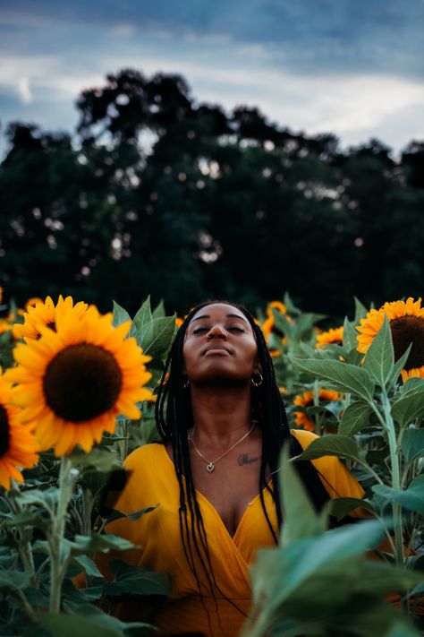 Sunflower portraits. #blackgirlmagic #sunflowers #summertime #outdoorportrait #portrait Insta: @allyssacarmenlitaphotography. Sunflower Field Photoshoot Black Women, Flower Field Photoshoot Black Women, African Photoshoot Ideas Outdoor, Sunflower Portrait Photography, Aerogarden Pods, Sunflower Shoot, Sunflower Field Photoshoot, Sunflower Field Pictures, Garden Setup