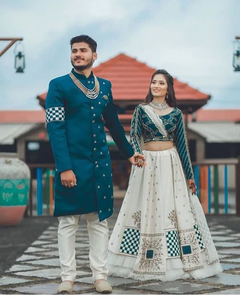 Outfit For Groom Engagement, Couple Choli For Engagement, Couple Dress For Wedding Indian, Walima Couple Matching Dress, Garba Outfit For Groom, Wedding Cupal Dresses Indian, Couple Engagement Dress Indian Matching, Indian Wedding Matching Outfits, Couple Outfits Matching For Wedding