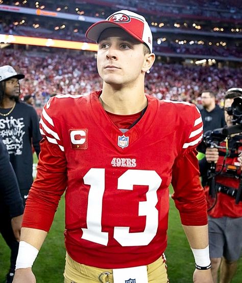 49ers Quarterback, Brock Purdy, 49ers Players, Nfl Football 49ers, Football 49ers, Forty Niners, Levi Stadium, Cute Football Players, Nfl 49ers