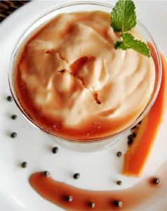 Papaya cream with Cassis Licour - Brazilian dessert. Simply delicious! Brazilian Dessert, Papaya Cream, Brazilian Desserts, Spanish Cuisine, Cream Desserts, Best Food Ever, Simply Delicious, Brazilian Food, Smoothie Drinks