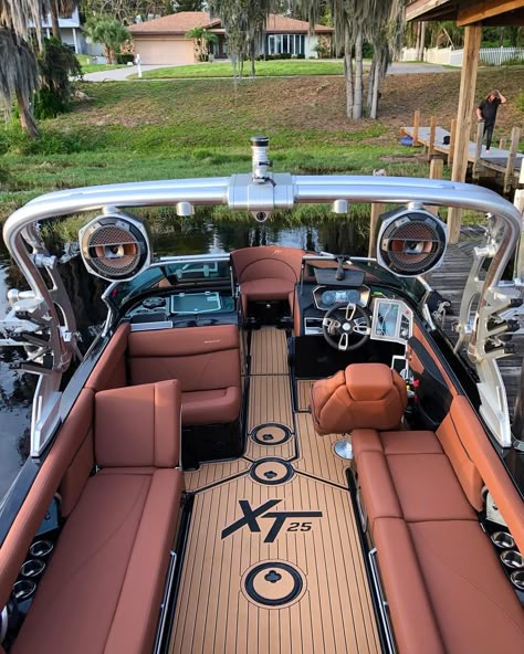 Small Boat Interior Ideas, Speed Boats Racing, Mastercraft Boat, Boat Interior Design, Boat Upholstery, Wakeboard Boats, Boat Racing, Boat Decor, Ski Boats