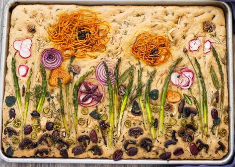 Herb Arrangements, Decorated Focaccia, Garden Focaccia, Focaccia Art, Spiralized Sweet Potato, Garden Flat, Foccacia Bread, Edible Bouquets, Pizza Art