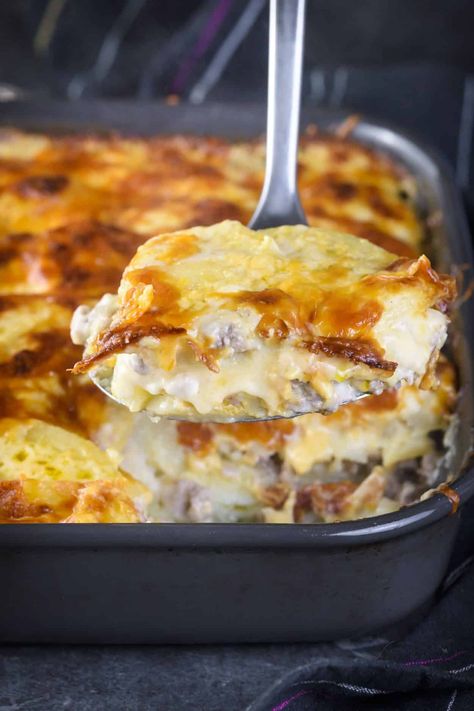 Augratin Potatoes, Potatoes And Sausage, Sausage And Potatoes, Hashbrown Casserole Recipe, Alfredo Lasagna, Hashbrown Casserole, How To Make Potatoes, Sausage Potatoes, Sausage Casserole