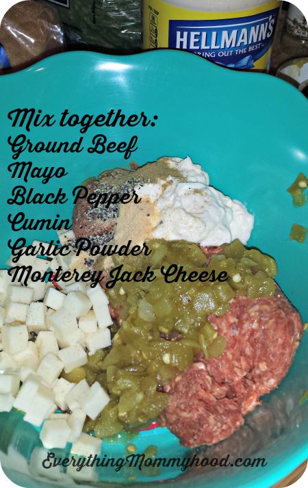 Chili Burgers Recipe, Green Chili Burger, Bison Burger Recipe, Juicy Burger Recipe, Homemade Burger Patties, Chili Cheese Burger, Chili Burger, Green Chile Recipes, Green Chili Recipes