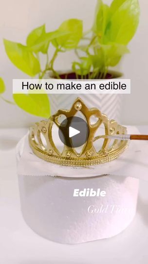 Fondant Crown, 7 Cake, Cake Branding, Special Birthday Cakes, Diy Edible, Cake Boutique, Crown Cake, Gold Tiara, Edible Gold