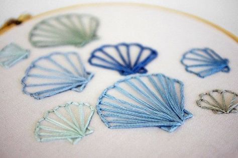 Muscheln Summer Embroidery Designs, Pola Sulam, 자수 디자인, Sewing Embroidery Designs, Hand Embroidery Art, Embroidery Hoop Art, Embroidery Craft, Hand Embroidery Patterns, Embroidery Inspiration