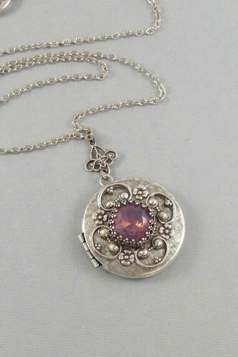 Steampunk Heart Necklace, Victorian Locket Silver, Star Locket Necklace, Amethyst Necklace Aesthetic, Locket Necklace Aesthetic, Pretty Antiques, Amethyst Ring Silver, Era Victoria, Necklace Locket