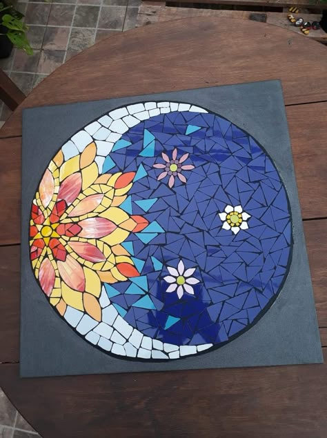 Mosaic Art Template, Mosiac Tile Art, Mosiac Art Pattern Design, Round Mosaic Designs, Mosaic Ideas Beginner Pattern, Circle Mosaic Patterns, Mosaic Tile Art Ideas, Mosaic Projects Ideas, Mosaic Patterns Templates