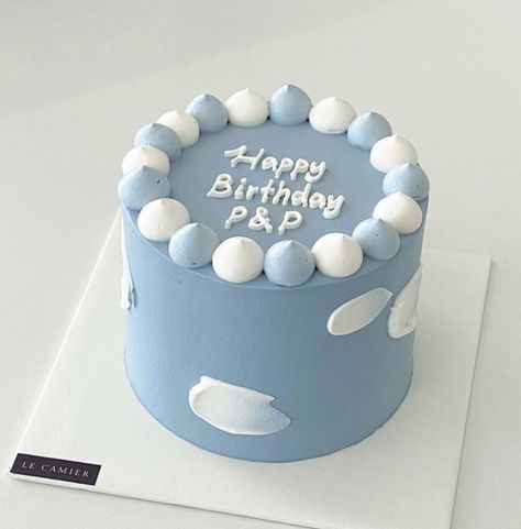 Simple Bento Cake, Blue Birthday Cakes, Cake Simple, Iphone Instagram, Simple Birthday Cake, July Birthday, Sweets Cake, Pretty Birthday Cakes, Blue Birthday