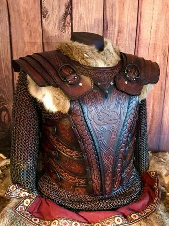 Asmund LARP and SCA Leather Armour Leather Armour, Diy En Cuir, Viking Armor, Diesel Punk, Leather Armor, Chest Piece, Fantasy Costumes, Fantasy Armor, Body Armor