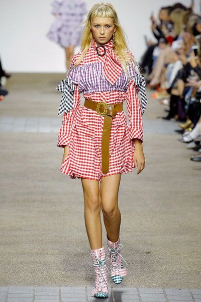 Gingham Trend, Nova Fashion, Models Backstage, House Of Holland, 2017 Fashion Trends, Runway Looks, Spring Summer 2017, Fashion 2017, Spring 2017