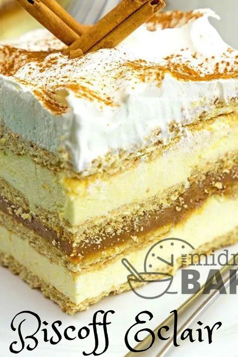 Easy No-Bake Biscoff Eclair Dessert Recipe. Make this dessert for valentine's day. Raisin Buns, No Bake Biscoff, Biscoff Cookie Recipe, Eclair Dessert, Eclairs Dessert, Biscoff Recipes, Thanksgiving Pie Recipes, Dessert Summer, Eclair Cake