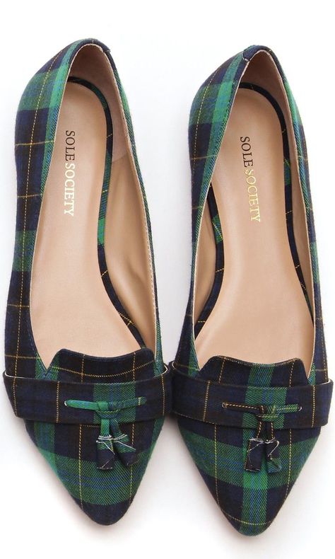 Flat loafers with a front tassel and pointed toe. Daily Shoes, Plaid Shoes, Plaid Flats, Shoes Photo, Fabulous Shoes, Shoe Closet, Crazy Shoes, Pretty Shoes, Shoe Obsession