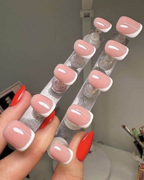 Short French Press On Nails, Nails Ideas Short, Classic French Tip, Art Hacks, Short Press On Nails, Gel Press, Trendy Nail, Trendy Nail Art, Press Ons