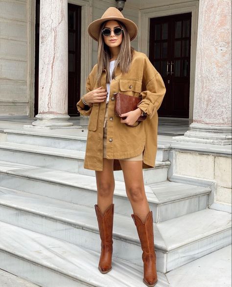 Cognac Cowboy Boots Outfit, Tecovas Annie Boots Women Outfit, Cowboy Boots Outfit 2024, Outfit Botas Cowboy Mujer, Tan Western Boots Outfit, Outfit Bota Vaquera, Look Bota Country, Casual Winery Outfit Spring, Western Boots With Dress