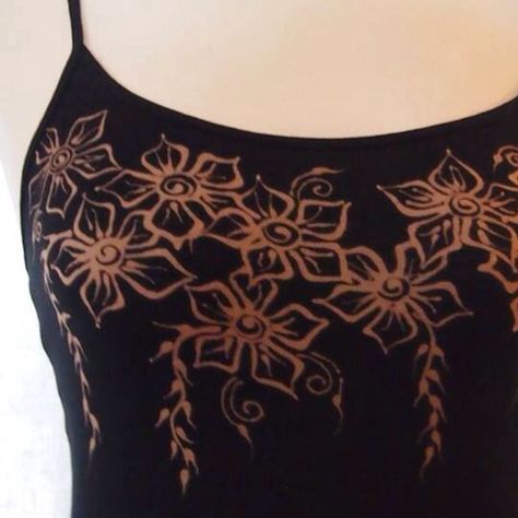 Camisole with bleached out floral henna design by Henna on Hudson Bleach Tank Top Diy, Pink Bleached Shirt, Flower Bleach Shirt, Cute Bleached Shirts Ideas, Bleach Black Shirt Design, Bleach Shirts Design, Bleach Tshirt Designs Aesthetic, Bleach Art On Shirt, Bleach Clothing Designs