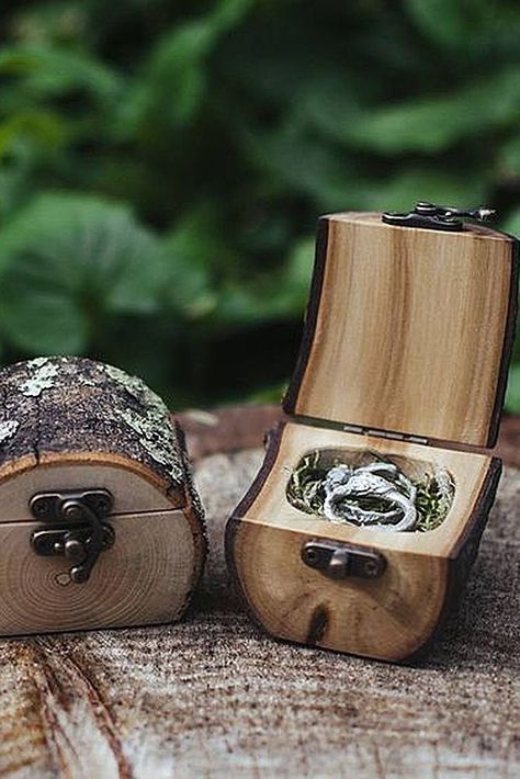 Ideas Boda Originales, Creative Engagement Rings, Original Wedding Ideas, خواتم خطوبة, Ring Pillows, Ring Boxes, Wedding Proposals, Wood Logs, Diy Holz