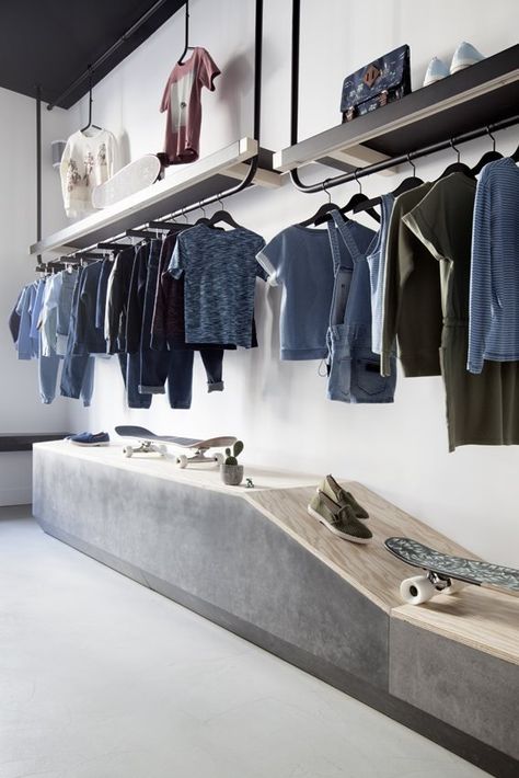 Modern Warehouse, Retail Store Interior Design, Skate Store, Store Design Boutique, Retail Store Interior, Boutique Display, Wedding Dress Store, Showroom Interior Design, Streetwear Shop