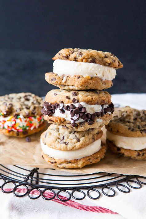 Cold Sweets, Ice Cream Sandwich Recipe, Ice Cream Sandwiches Recipe, Sunshine Party, Cookie Sandwich, Cookie Sandwiches, Ice Cream Cookie Sandwich, Food Inspired, Chocolate Chip Ice Cream