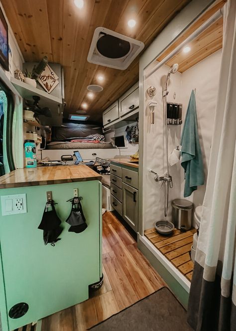 Van Conversion With Shower Layout, Van Conversion Shower Ideas, Camper Van Floor Plans With Bathroom, Van With Full Bathroom, Van Living Bathroom, Van Bathtub, Vanlife Interiors With Bathroom, Camper Van Conversion Diy With Bathroom, Campervan Interior With Bathroom