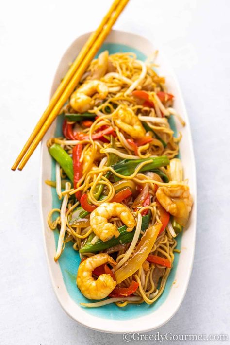 King Prawn Chow Mein | Greedy Gourmet Chinese Prawn Recipes, Prawn Marinade, King Prawn Recipes, Onion Sprouts, Chow Mein Recipe, Chinese Takeaway, Stir Fry Dishes, Prawn Recipes, Chop Suey