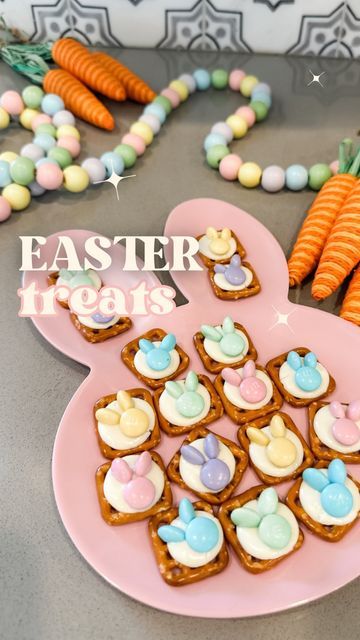 Jordyn Wilson • DIYs ✨ Motherhood ✨ Seasonal Inspo on Instagram: "EASY Easter Pretzel Treat 🐰 I’ve always loved these salty sweet goodies but the bunny m&ms makes it extra cute! You need: - pretzels - vanilla candy wafers (got mine at Hobby lobby) - Easter M&Ms (if you want the pastel colors) I baked these at 250 for about 4 minutes (or until chocolate is soft). You have to move pretty quick to capitalize on the chocolate being soft once you take it out of the oven to add your M&Ms. Refrigerat Easter Pretzels With M&ms, Easter Pretzel Treats, Easter Pretzel, Easter M&ms, Candy Wafers, Pretzel Treats, Chocolate Pretzels, Chocolate Wafers, Fun Foods