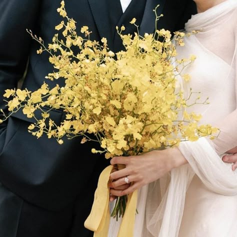 Blooms By Melly on Instagram: "A yellow oncidium bouquet💛" Single Flower Bouquet Wedding, Yellow Flowers Wedding, Yellow Bouquet Flowers, Yellow Wedding Aesthetic, Yellow Bridesmaid Bouquet, Yellow Fall Flowers, Yellow Bridal Bouquet, Mustard Yellow Bouquet, Yellow Bride Bouquet