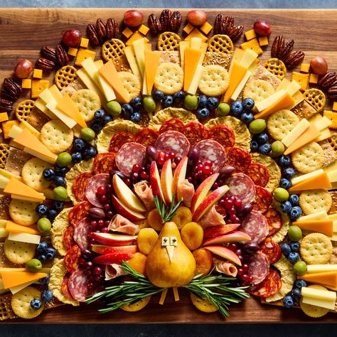 Delish Potluck Thanksgiving Ideas, Thanksgiving Buffets, Thanksgiving Cheese Board, Thanksgiving Potluck Ideas, Turkey Charcuterie, Thanksgiving Cheese Boards, Sweet Potato Casserole Crock Pot, Parmesan Roasted Green Beans, Charcuterie Trays