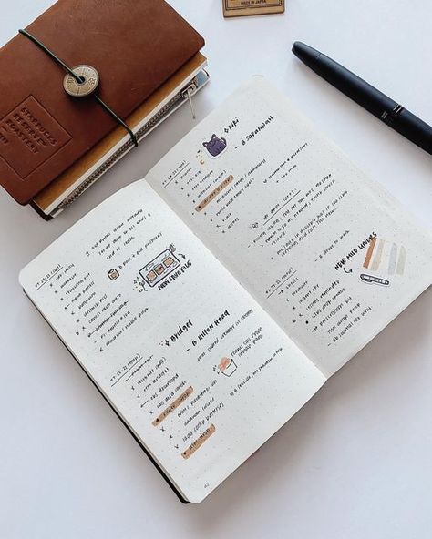 Travelers Notebook Layouts, Pocket Bullet Journal, Diy Pocket Notebook, Minimalist Bullet Journal Layout, Bullet Journal 2020, Notes Journal, Happy Notes, Planner Obsessed, Journal Diary