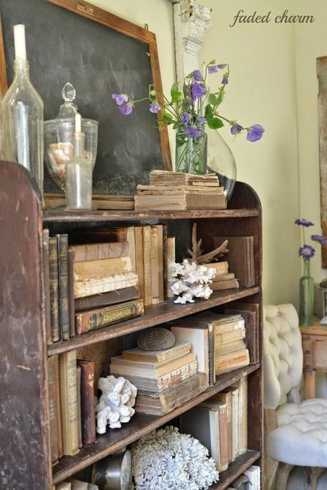 Bookcase Styling, Shabby Chic Home, Bookcase Decor, Hair Raising, Amazing Ideas, Antique Decor, Designs Ideas, Chic Home, Book Decor