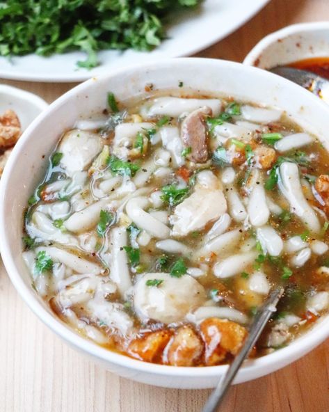 Qhaub Piaj (Thick Chicken Noodle Soup) – C.HawjCreations Thick Chicken Noodle Soup, Khao Piak, Hmong Recipes, Couple Notes, Hmong Food, Snacks Under 100 Calories, Chicken Noodles, Healthy Sweet Snacks, Pork Meatballs