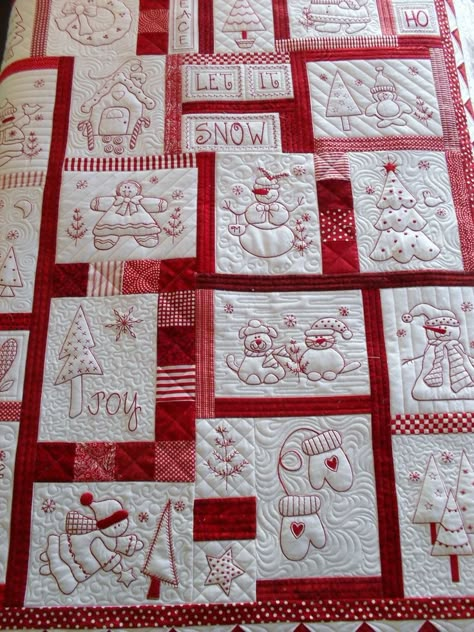 Redwork quilt. Colchas Quilting, Quilt Studio, Red And White Quilts, Redwork Embroidery, Holiday Quilts, Winter Quilts, Quilting Studio, Quilted Table, White Quilt